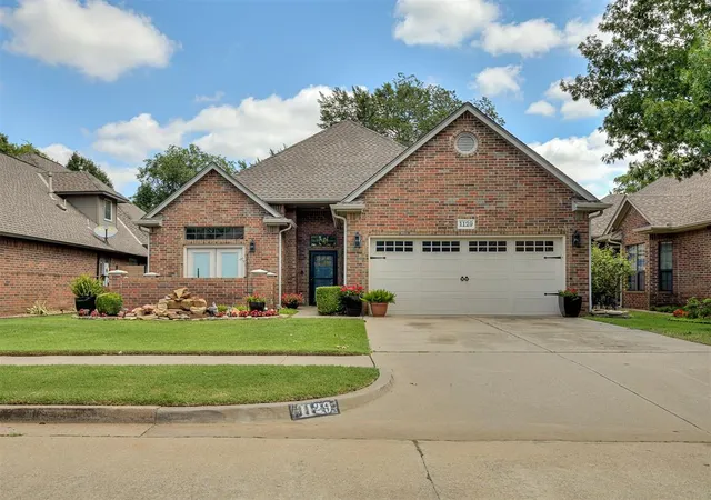 image of 1129 Pinehurst Dr, Norman, OK 73072 | MLS# 1238536