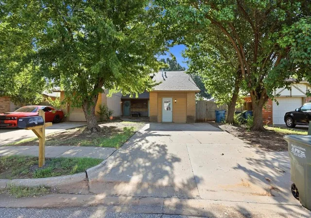 2nd image of 1312 Pennington Ave #1312, 1314, Edmond, OK 73012 | MLS# 1238543