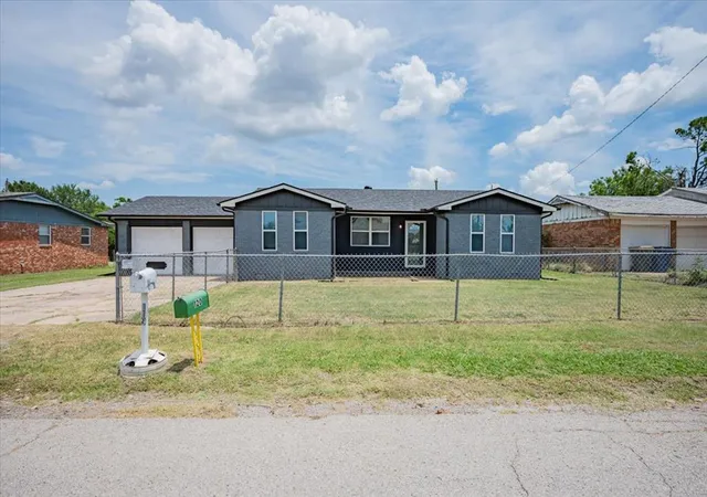 Homes for sale in Chickasha, OK | 119 Windsor Rd, Chickasha, OK 73018 | MLS# 1238544