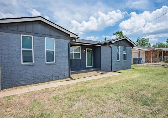 Homes for sale in Chickasha, OK | 119 Windsor Rd, Chickasha, OK 73018 | MLS# 1238544