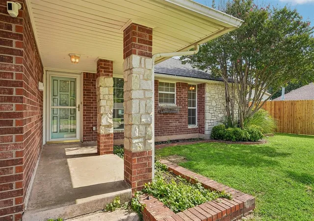Homes for sale in Moore, OK | 1013 Nw 5Th St, Moore, OK 73160 | MLS# 1238547