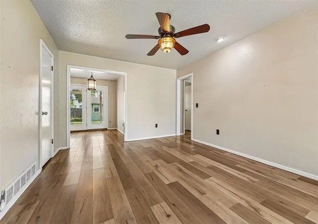 Homes for sale in Moore, OK | 1013 Nw 5Th St, Moore, OK 73160 | MLS# 1238547
