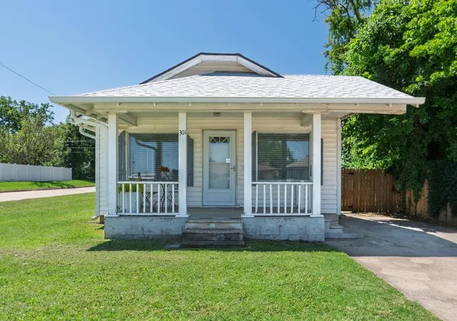 Homes for sale in Shawnee, OK | 301 W Chicago St, Shawnee, OK 74804 | MLS# 1238570