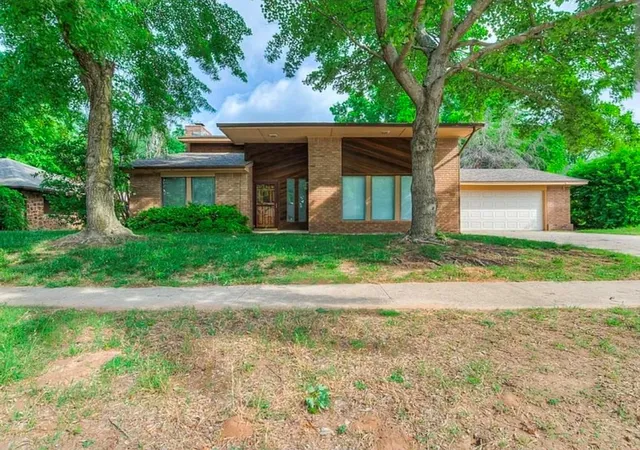 1st image of 1111 Robin Hood Ln, Norman, OK 73072 | MLS# 1238571