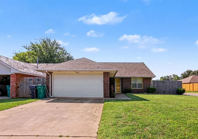 2nd image of 12288 Sw 11th St, Yukon, OK 73099 | MLS# 1238573