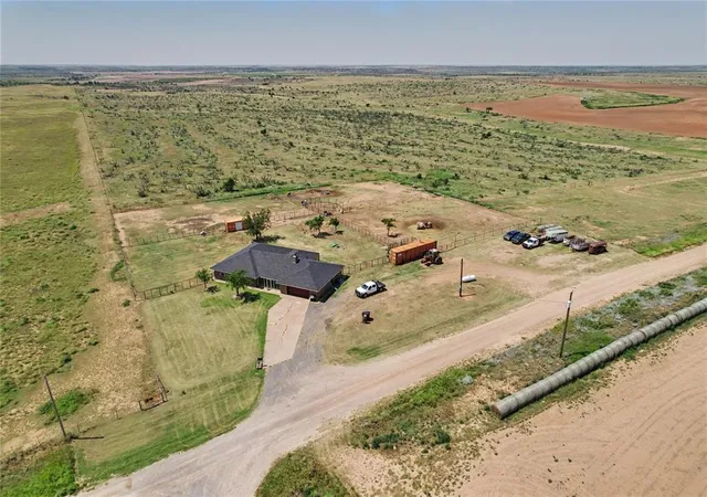 Homes for sale in Altus, OK | 19298 East County Road 169, Altus, OK 73521 | MLS# 1238579