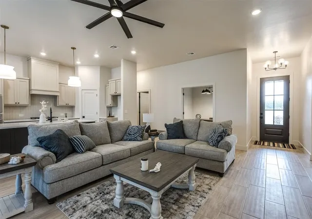 4th image of 2900 River Birch Ln, Yukon, OK 73099 | MLS# 1238581