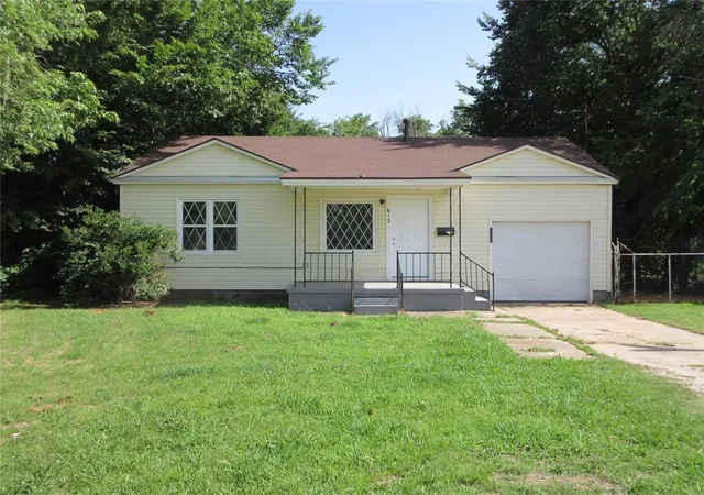Homes for sale in Tecumseh, OK | 612 E Walnut St, Tecumseh, OK 74873 | MLS# 1238605