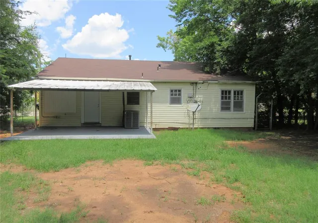 Homes for sale in Tecumseh, OK | 612 E Walnut St, Tecumseh, OK 74873 | MLS# 1238605