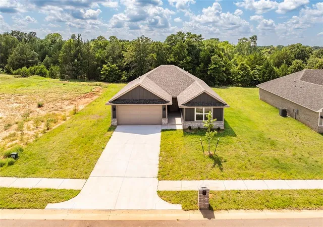 Homes for sale in Harrah, OK | 4680 Lincoln Lndg, Harrah, OK 73045 | MLS# 1238608