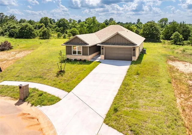 2nd image of 4680 Lincoln Lndg, Harrah, OK 73045 | MLS# 1238608