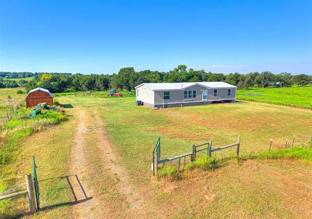 36th image of 332477 E 850 Rd, Wellston, OK 74881 | MLS# 1238611