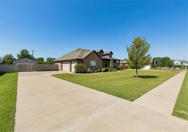 2nd image of 12616 Sw 28th St, Yukon, OK 73099 | MLS# 1238632