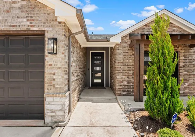 Photo 3 of Single family home for sale at 15504 Echo Park Dr, Edmond, OK 73013 | MLS# 1238634 | Listing updated on 2026-10-07
