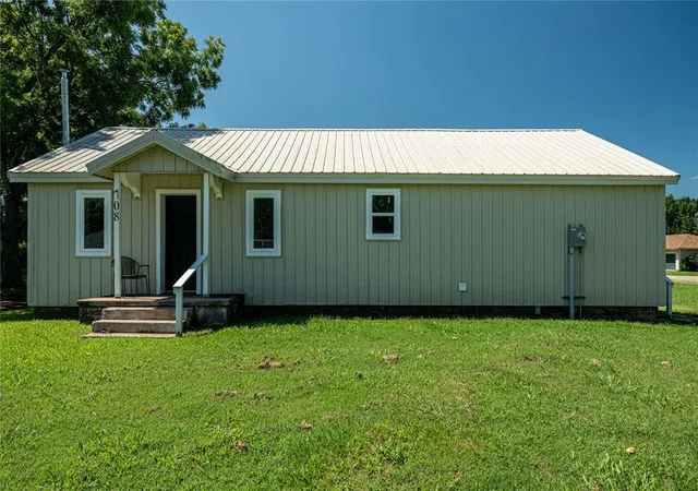 1st image of 708 W Noble St, Drumright, OK 74030 | MLS# 1238635