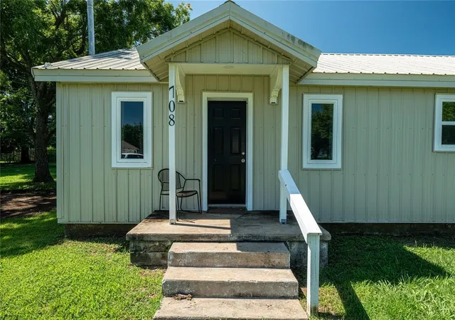 2nd image of 708 W Noble St, Drumright, OK 74030 | MLS# 1238635