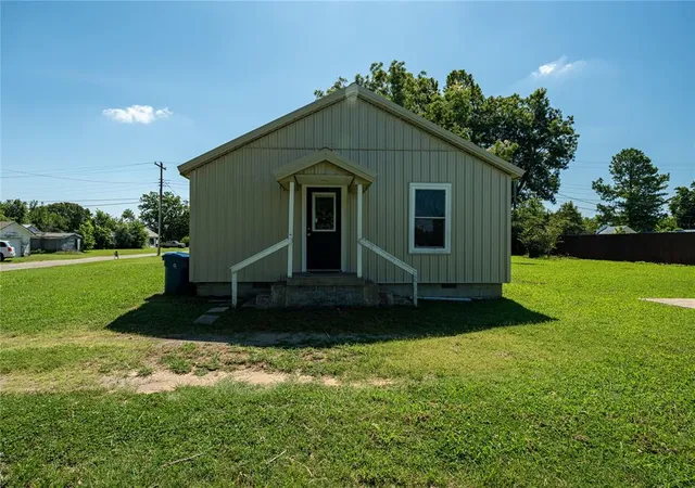 3rd image of 708 W Noble St, Drumright, OK 74030 | MLS# 1238635
