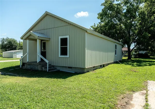 4th image of 708 W Noble St, Drumright, OK 74030 | MLS# 1238635