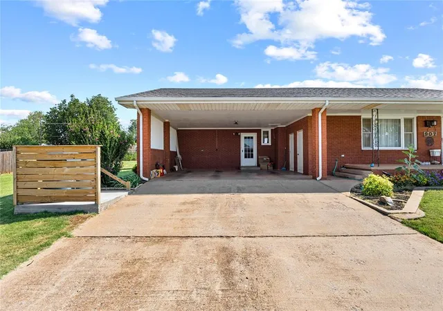 Homes for sale in Cordell, OK | 907 Ella St, Cordell, OK 73632 | MLS# 1238638