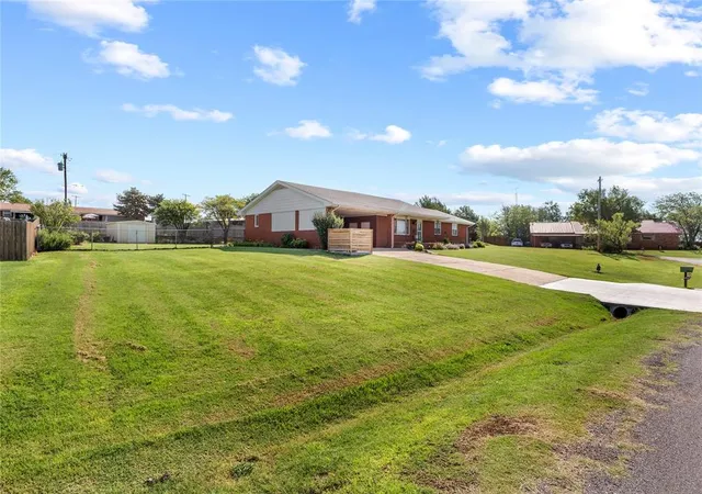 Homes for sale in Cordell, OK | 907 Ella St, Cordell, OK 73632 | MLS# 1238638