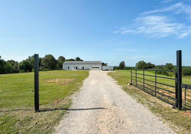 3rd image of 8201 S Hiwassee Rd, Oklahoma City, OK 73150 | MLS# 1238644