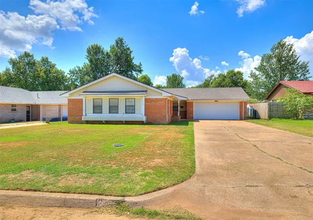 Homes for sale in Chickasha, OK | 1309 W Mississippi Ave, Chickasha, OK 73018 | MLS# 1238654
