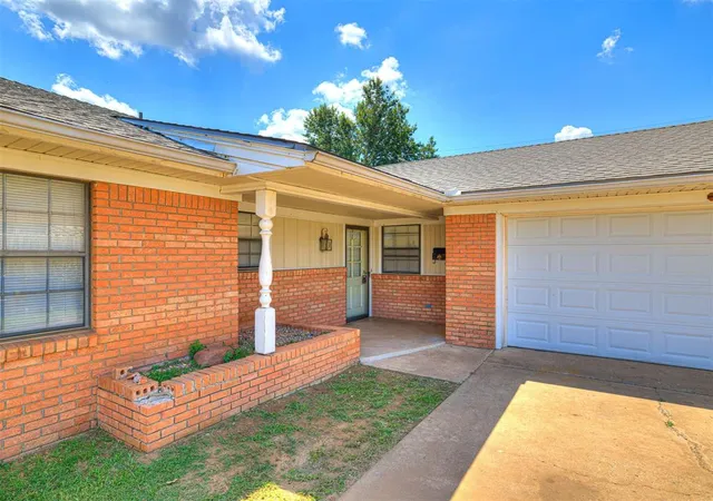 Homes for sale in Chickasha, OK | 1309 W Mississippi Ave, Chickasha, OK 73018 | MLS# 1238654