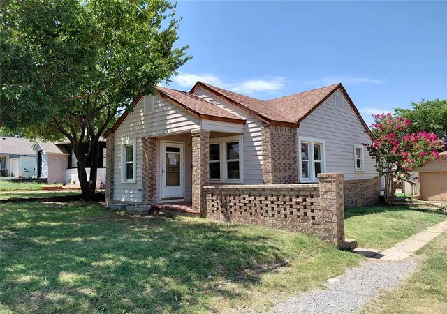 Homes for sale in El Reno, OK | 1516 W Watts St, El Reno, OK 73036 | MLS# 1238667