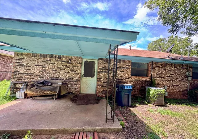 Homes for sale in Anadarko, OK | 607 Se 4th St, Anadarko, OK 73005 | MLS# 1238671