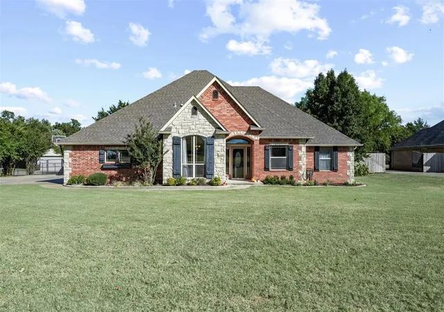 Homes for sale in Choctaw, OK | 818 Silver Tree Dr, Choctaw, OK 73020 | MLS# 1238681