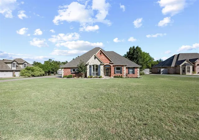 Homes for sale in Choctaw, OK | 818 Silver Tree Dr, Choctaw, OK 73020 | MLS# 1238681
