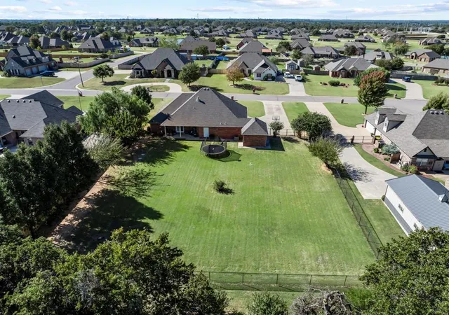Homes for sale in Choctaw, OK | 818 Silver Tree Dr, Choctaw, OK 73020 | MLS# 1238681