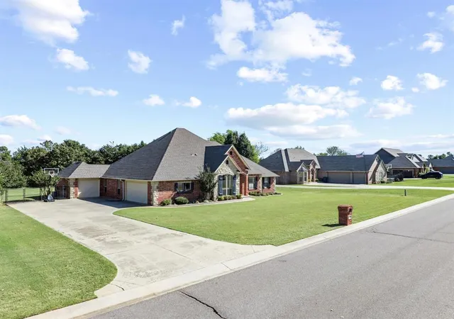 Homes for sale in Choctaw, OK | 818 Silver Tree Dr, Choctaw, OK 73020 | MLS# 1238681