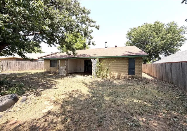 2nd image of 10408 Nw 40th St, Yukon, OK 73099 | MLS# 1238686