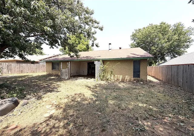 Photo 3 of Single family home for sale at 10408 Nw 40th Street, Yukon, OK 73099 | MLS# 1238686 | Listing updated on 2026-09-25
