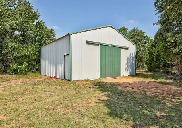 3rd image of 29706 Hardesty Rd, Mc Loud, OK 74851 | MLS# 1238691