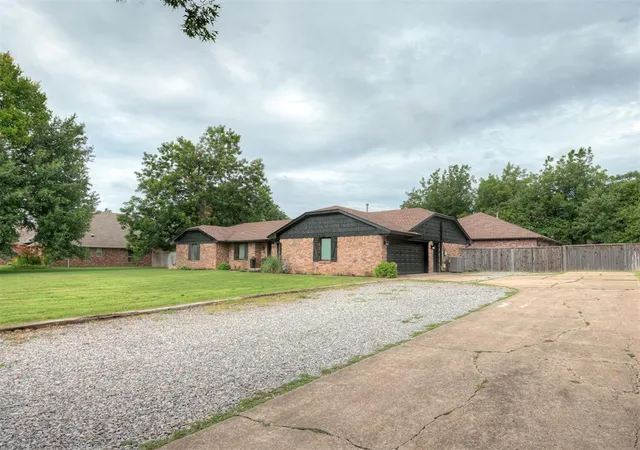 2nd image of 2709 Still Meadow Rd, Edmond, OK 73013 | MLS# 1238695