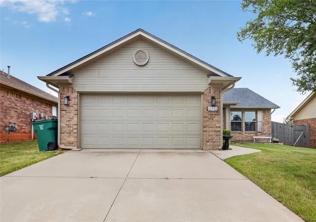 Photo 3 of Single family home for sale at 2712 Nw 186th Terrace, Edmond, OK 73012 | MLS# 1238701 | Listing updated on 2026-09-02