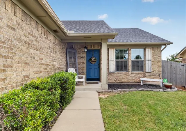 Photo 2 of Single family home for sale at 2712 Nw 186th Terrace, Edmond, OK 73012 | MLS# 1238701 | Listing updated on 2026-09-02