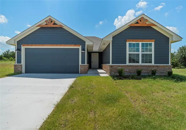 Homes for sale in Harrah, OK | 4656 Lincoln Lndg, Harrah, OK 73045 | MLS# 1238703