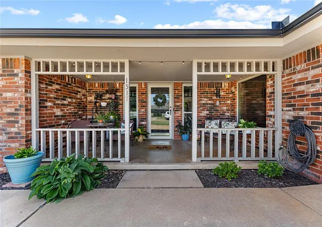 Homes for sale in Weatherford, OK | 1317 Jefferson St, Weatherford, OK 73096 | MLS# 1238714