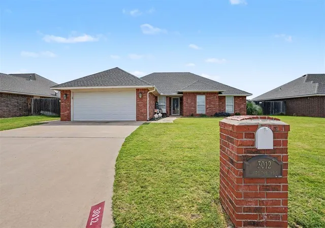 Homes for sale in Altus, OK | 3012 White Tail Dr, Altus, OK 73521 | MLS# 1238716