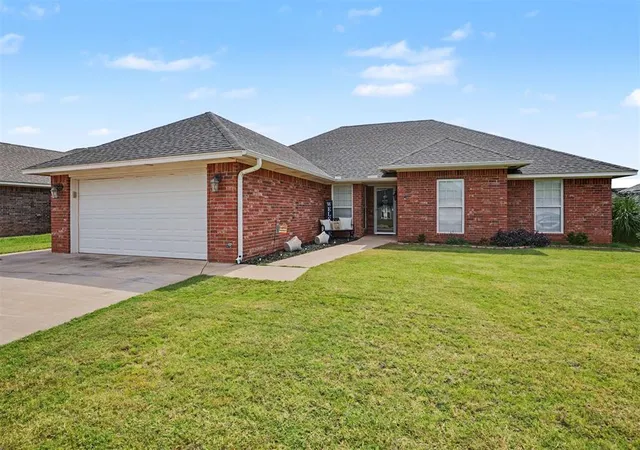 Homes for sale in Altus, OK | 3012 White Tail Dr, Altus, OK 73521 | MLS# 1238716