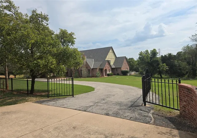 Photo 1 of Sale Pending at 2800 E Hefner Rd, Oklahoma City, OK 73131 | MLS# 1238725 | Listing updated on 2026-09-07