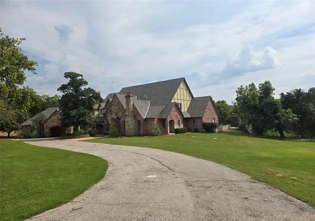 Photo 2 of Sale Pending at 2800 E Hefner Rd, Oklahoma City, OK 73131 | MLS# 1238725 | Listing updated on 2026-09-07