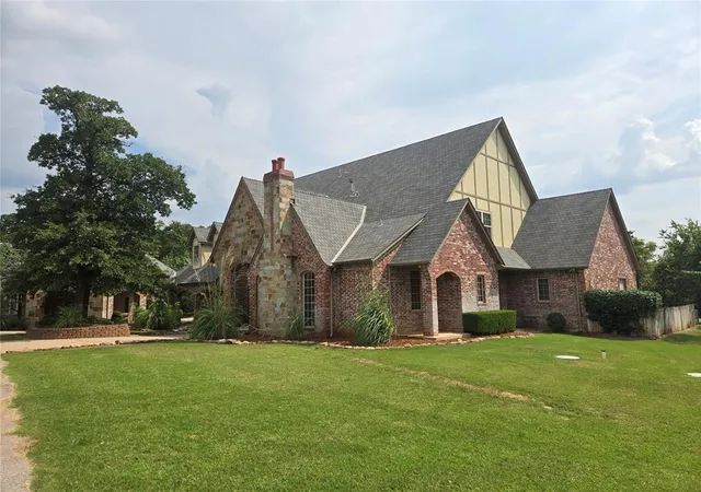 Photo 3 of Sale Pending at 2800 E Hefner Rd, Oklahoma City, OK 73131 | MLS# 1238725 | Listing updated on 2026-09-07