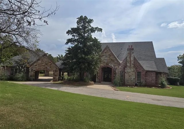 Photo 3 of Sale Pending at 2800 E Hefner Rd, Oklahoma City, OK 73131 | MLS# 1238725 | Listing updated on 2026-09-07