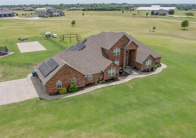 2nd image of 921 Hannah Dr, Tuttle, OK 73089 | MLS# 1238731