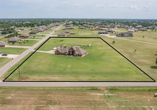 3rd image of 921 Hannah Dr, Tuttle, OK 73089 | MLS# 1238731