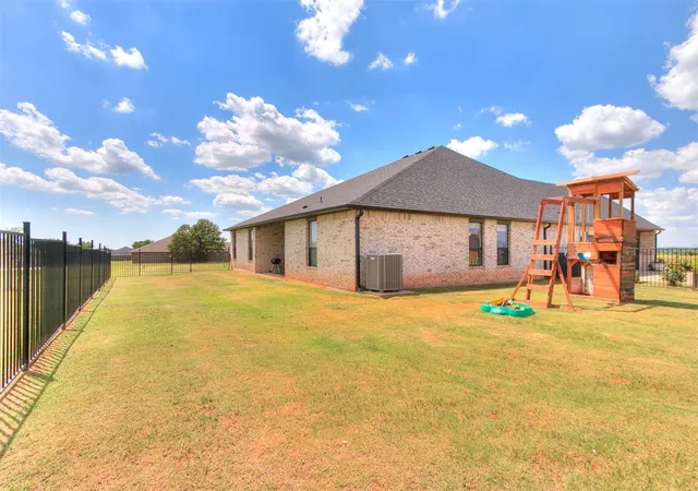 3rd image of 2255 Jackson Ln, Blanchard, OK 73010 | MLS# 1238745